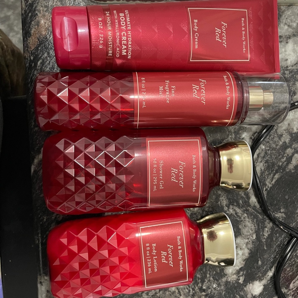 Bath and body works (B&BW) forever red set/bundle